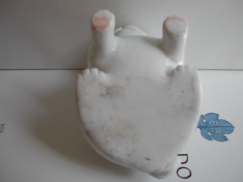 A GOOD HIRADO WATER DROPPER MODELLED AS A SEATED PUPPY MEIJI PERIOD - ADDITIONAL PHOTO 5