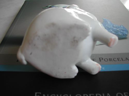 A GOOD HIRADO WATER DROPPER MODELLED AS A SEATED PUPPY MEIJI PERIOD - ADDITIONAL PHOTO 6