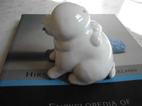 A GOOD HIRADO WATER DROPPER MODELLED AS A SEATED PUPPY MEIJI PERIOD - ADDITIONAL PHOTO 8