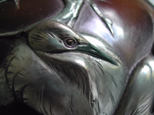 A FINE JAPANESE MIXED MEDIA BRONZE KORO DECORATED WITH HERON IN HIGH RELIEF SIGNED SEIYA MEIJI PEROD - ADDITIONAL PHOTO 5