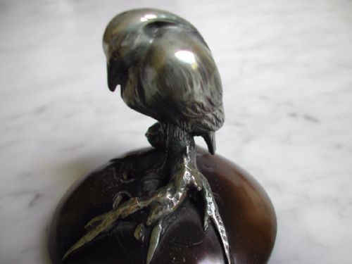 A FINE JAPANESE MIXED MEDIA BRONZE KORO DECORATED WITH HERON IN HIGH RELIEF SIGNED SEIYA MEIJI PEROD - ADDITIONAL PHOTO 6
