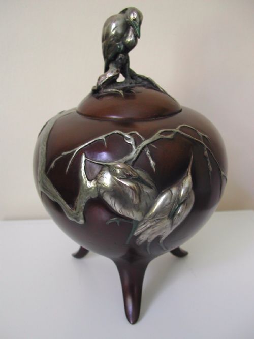 A FINE JAPANESE MIXED MEDIA BRONZE KORO DECORATED WITH HERON IN HIGH RELIEF SIGNED SEIYA MEIJI PEROD - ADDITIONAL PHOTO 9