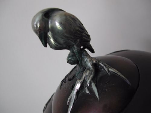 A FINE JAPANESE MIXED MEDIA BRONZE KORO DECORATED WITH HERON IN HIGH RELIEF SIGNED SEIYA MEIJI PEROD - ADDITIONAL PHOTO 10