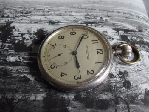 WW2 RAF ISSUED JAEGERLECOULTRE POCKET WATCH WITH ENLARGED SUBSECONDS DIAL CIRCA 1940 - ADDITIONAL PHOTO 1