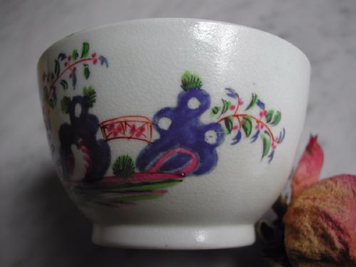 ENGLISH ENAMEL PAINTED TEA BOWL DATING FROM THE SECOND HALF 18TH CENTURY - ADDITIONAL PHOTO 2