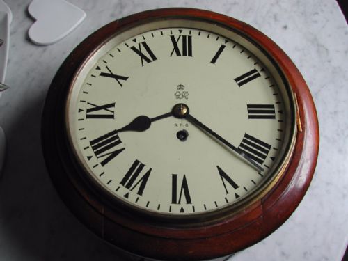 royal mail issued gpo wall clock with kings cypher dated 1948 by elliott of london - CATEGORY: ANTIQUE CLOCKS - DATED 1950