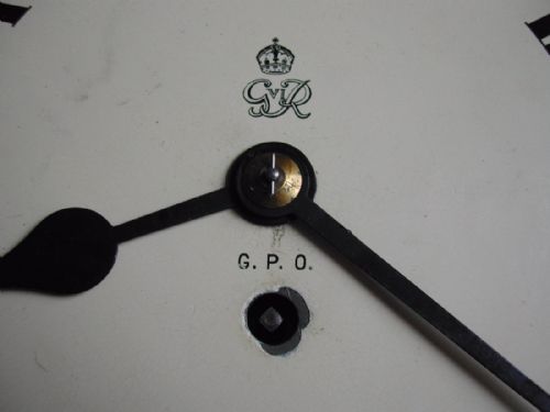 ROYAL MAIL ISSUED GPO WALL CLOCK WITH KINGS CYPHER DATED 1948 BY ELLIOTT OF LONDON - ADDITIONAL PHOTO 2