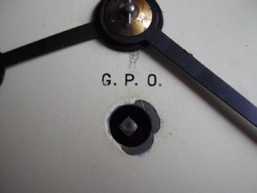 ROYAL MAIL ISSUED GPO WALL CLOCK WITH KINGS CYPHER DATED 1948 BY ELLIOTT OF LONDON - ADDITIONAL PHOTO 3