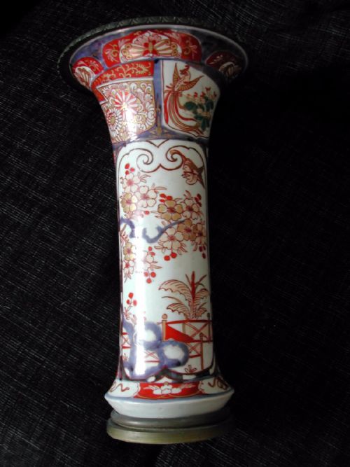 A JAPANESE LARGE IMARI ORMOLU MOUNTED TRUMPET VASE 18TH CENTRY - ADDITIONAL PHOTO 1
