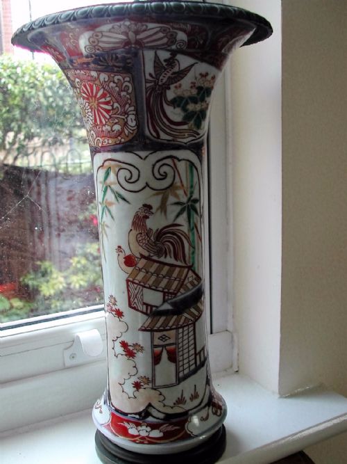A JAPANESE LARGE IMARI ORMOLU MOUNTED TRUMPET VASE 18TH CENTRY - ADDITIONAL PHOTO 2