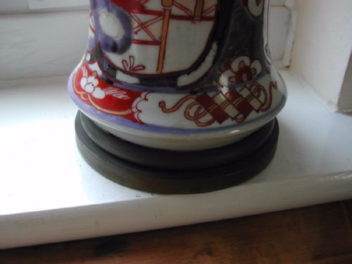 A JAPANESE LARGE IMARI ORMOLU MOUNTED TRUMPET VASE 18TH CENTRY - ADDITIONAL PHOTO 4
