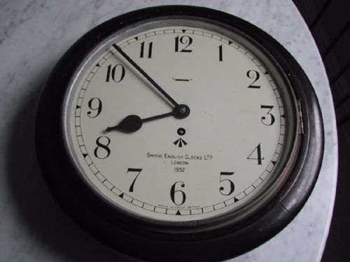 british army issue wall clock dated 1952 by smiths english clocks ltd london - CATEGORY: ANTIQUE CLOCKS - DATED 1950