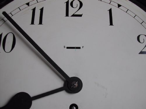 BRITISH ARMY ISSUE WALL CLOCK DATED 1952 BY SMITHS ENGLISH CLOCKS LTD LONDON - ADDITIONAL PHOTO 7