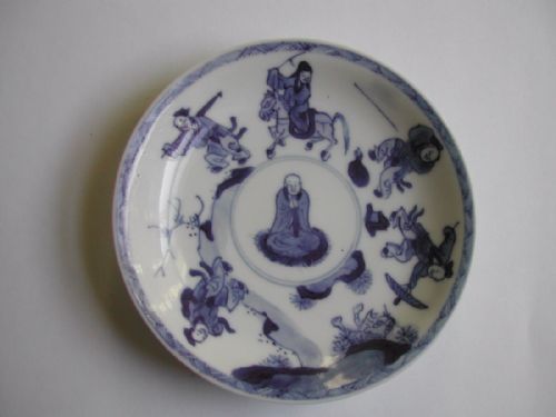 A VERY FINE SMALL CHINESE BLUE WHITE SAUCER DISH KANGXI PERIOD - ADDITIONAL PHOTO 1