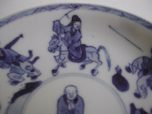 A VERY FINE SMALL CHINESE BLUE WHITE SAUCER DISH KANGXI PERIOD - ADDITIONAL PHOTO 3