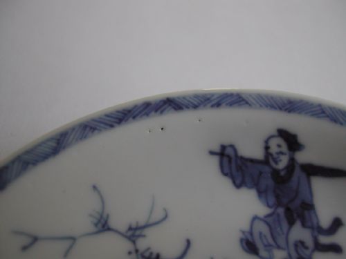 A VERY FINE SMALL CHINESE BLUE WHITE SAUCER DISH KANGXI PERIOD - ADDITIONAL PHOTO 4