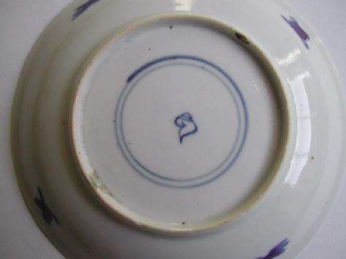 A VERY FINE SMALL CHINESE BLUE WHITE SAUCER DISH KANGXI PERIOD - ADDITIONAL PHOTO 5