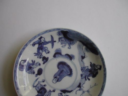 A VERY FINE SMALL CHINESE BLUE WHITE SAUCER DISH KANGXI PERIOD - ADDITIONAL PHOTO 8