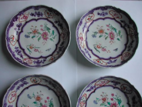 A SET OF 4 CHINESE UNDERGLAZE BLUE AND FAMILLE ROSE DECORATED SAUCER DISHES CIRCA 1750 - ADDITIONAL PHOTO 1