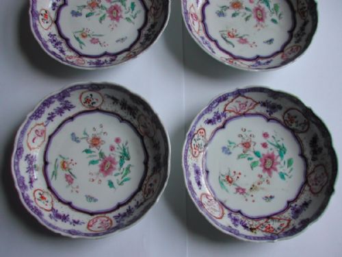 A SET OF 4 CHINESE UNDERGLAZE BLUE AND FAMILLE ROSE DECORATED SAUCER DISHES CIRCA 1750 - ADDITIONAL PHOTO 2