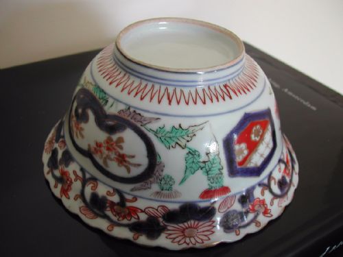 A FINE JAPANESE IMARI BOWL WITH FLUTED EVERTED RIM FIRST HALF 18TH CENTURY - ADDITIONAL PHOTO 8