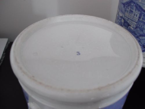 A PAIR OF ENGLISH POTTERY BLUE AND WHITE TRANSFER PRINT QUART TANKARDS CIRCA 1830 - ADDITIONAL PHOTO 5
