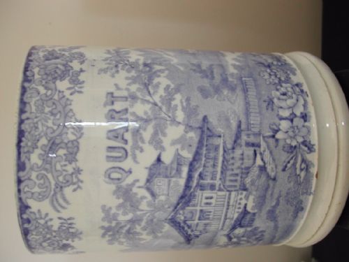 A PAIR OF ENGLISH POTTERY BLUE AND WHITE TRANSFER PRINT QUART TANKARDS CIRCA 1830 - ADDITIONAL PHOTO 9