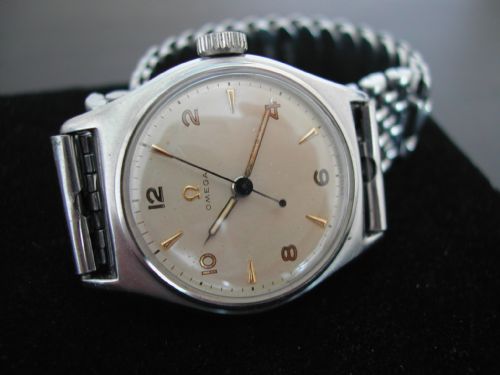 omega centre seconds watch model 40443 fitted with the omega 234 calibre movement circa 1944 - CATEGORY: ANTIQUE CLOCKS - DATED 1940