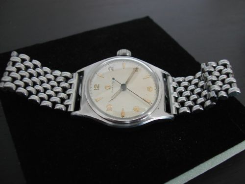 OMEGA CENTRE SECONDS WATCH MODEL 40443 FITTED WITH THE OMEGA 234 CALIBRE MOVEMENT CIRCA 1944 - ADDITIONAL PHOTO 2