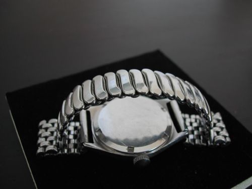 OMEGA CENTRE SECONDS WATCH MODEL 40443 FITTED WITH THE OMEGA 234 CALIBRE MOVEMENT CIRCA 1944 - ADDITIONAL PHOTO 3
