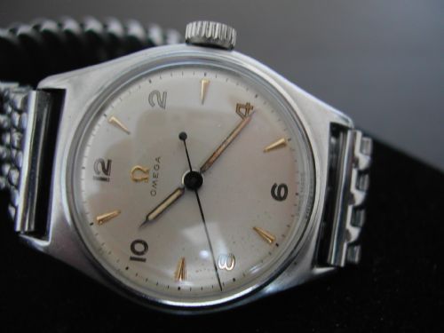 OMEGA CENTRE SECONDS WATCH MODEL 40443 FITTED WITH THE OMEGA 234 CALIBRE MOVEMENT CIRCA 1944 - ADDITIONAL PHOTO 7