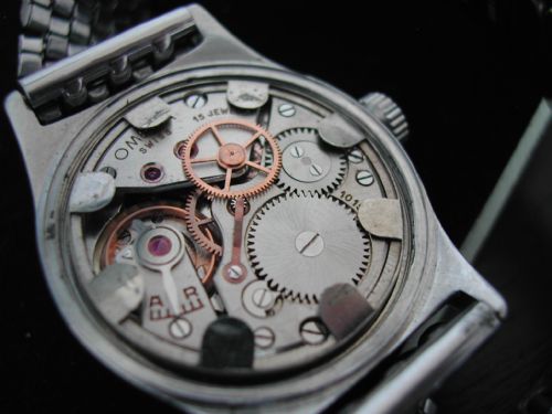 OMEGA CENTRE SECONDS WATCH MODEL 40443 FITTED WITH THE OMEGA 234 CALIBRE MOVEMENT CIRCA 1944 - ADDITIONAL PHOTO 8
