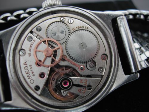 OMEGA CENTRE SECONDS WATCH MODEL 40443 FITTED WITH THE OMEGA 234 CALIBRE MOVEMENT CIRCA 1944 - ADDITIONAL PHOTO 9