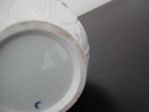 A FINE EARLY WORCESTER BLUE AND WHITE LEAF MOULDED JUG CIRCA 1770 - ADDITIONAL PHOTO 4