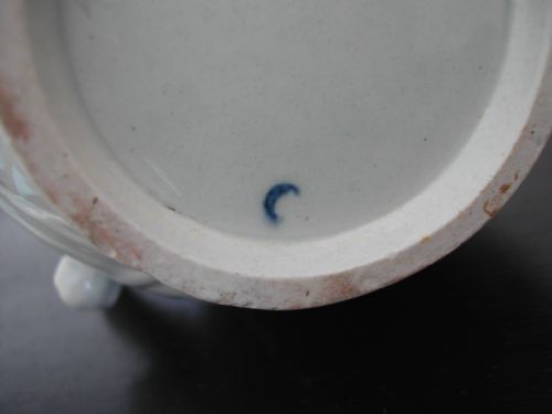 A FINE EARLY WORCESTER BLUE AND WHITE LEAF MOULDED JUG CIRCA 1770 - ADDITIONAL PHOTO 5