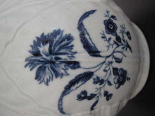 A FINE EARLY WORCESTER BLUE AND WHITE LEAF MOULDED JUG CIRCA 1770 - ADDITIONAL PHOTO 6
