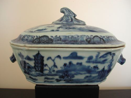 chinese blue and white sauce tureen with animal head handles circa 1750 - CATEGORY: ANTIQUE CERAMICS - DATED 1750