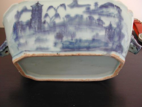 CHINESE BLUE AND WHITE SAUCE TUREEN WITH ANIMAL HEAD HANDLES CIRCA 1750 - ADDITIONAL PHOTO 3