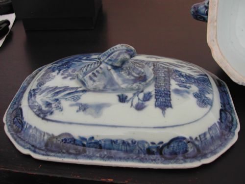 CHINESE BLUE AND WHITE SAUCE TUREEN WITH ANIMAL HEAD HANDLES CIRCA 1750 - ADDITIONAL PHOTO 4