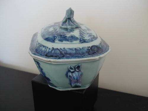 CHINESE BLUE AND WHITE SAUCE TUREEN WITH ANIMAL HEAD HANDLES CIRCA 1750 - ADDITIONAL PHOTO 7