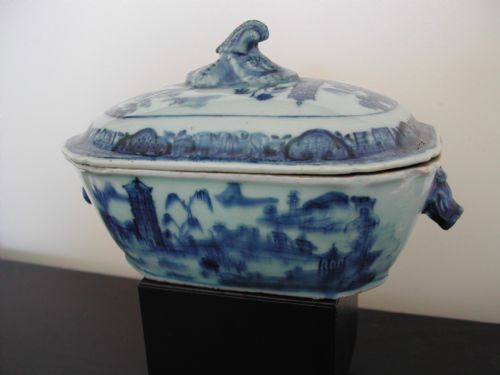 CHINESE BLUE AND WHITE SAUCE TUREEN WITH ANIMAL HEAD HANDLES CIRCA 1750 - ADDITIONAL PHOTO 8