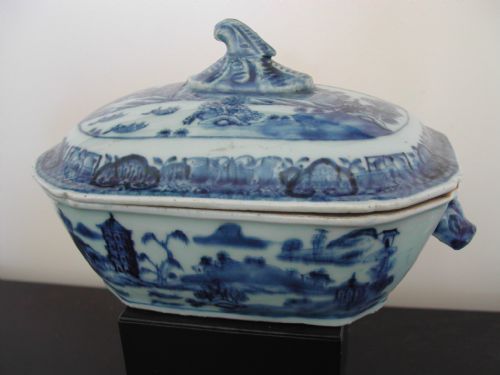CHINESE BLUE AND WHITE SAUCE TUREEN WITH ANIMAL HEAD HANDLES CIRCA 1750 - ADDITIONAL PHOTO 10