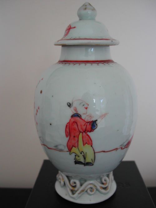 CHINESE FAMILLE ROSE TEA CADDY AND LID CIRCA 1750 - ADDITIONAL PHOTO 1