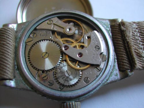 WW2 WALTHAM A11 US ARMY ISSUED PILOTS WATCH IN SCREW FRONT AND BACK CASE CIRCA 1945 - ADDITIONAL PHOTO 9
