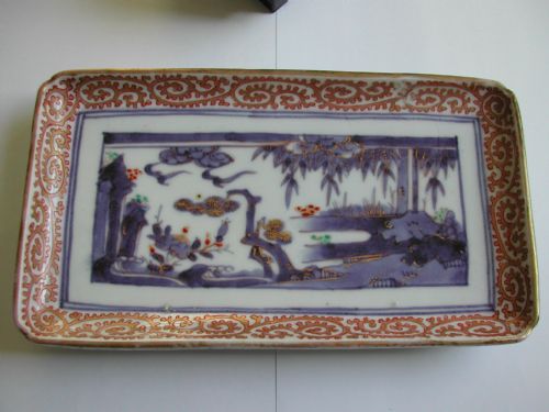 JAPANESE ARITA RECTANGULAR DISH DECORATED IN UNDERGLAZE BLUE RED GOLD AND GREEN CIRCA 1680 - ADDITIONAL PHOTO 1