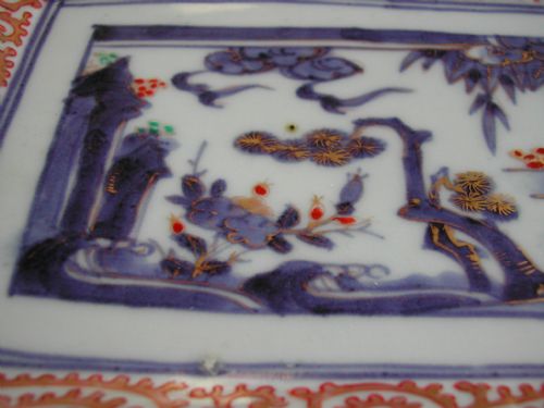 JAPANESE ARITA RECTANGULAR DISH DECORATED IN UNDERGLAZE BLUE RED GOLD AND GREEN CIRCA 1680 - ADDITIONAL PHOTO 10