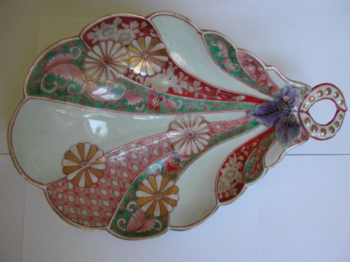 japanese imari scalloped shaped serving dish dating to the first quarter 18th century - CATEGORY: ANTIQUE CERAMICS - DATED 1700