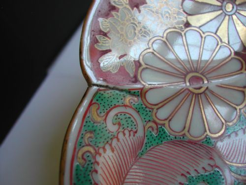 JAPANESE IMARI SCALLOPED SHAPED SERVING DISH DATING TO THE FIRST QUARTER 18TH CENTURY - ADDITIONAL PHOTO 6