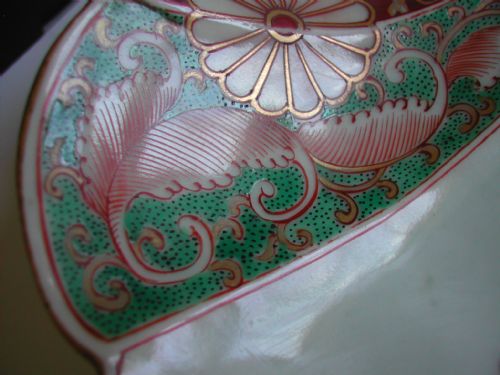 JAPANESE IMARI SCALLOPED SHAPED SERVING DISH DATING TO THE FIRST QUARTER 18TH CENTURY - ADDITIONAL PHOTO 10
