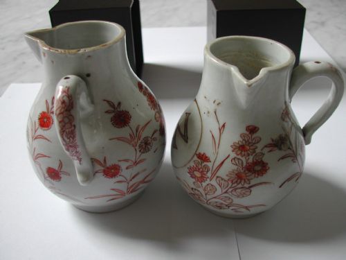 JAPANESE IMARI PAIR OF OIL AND SOY JUGS CIRCA 1700 - ADDITIONAL PHOTO 9